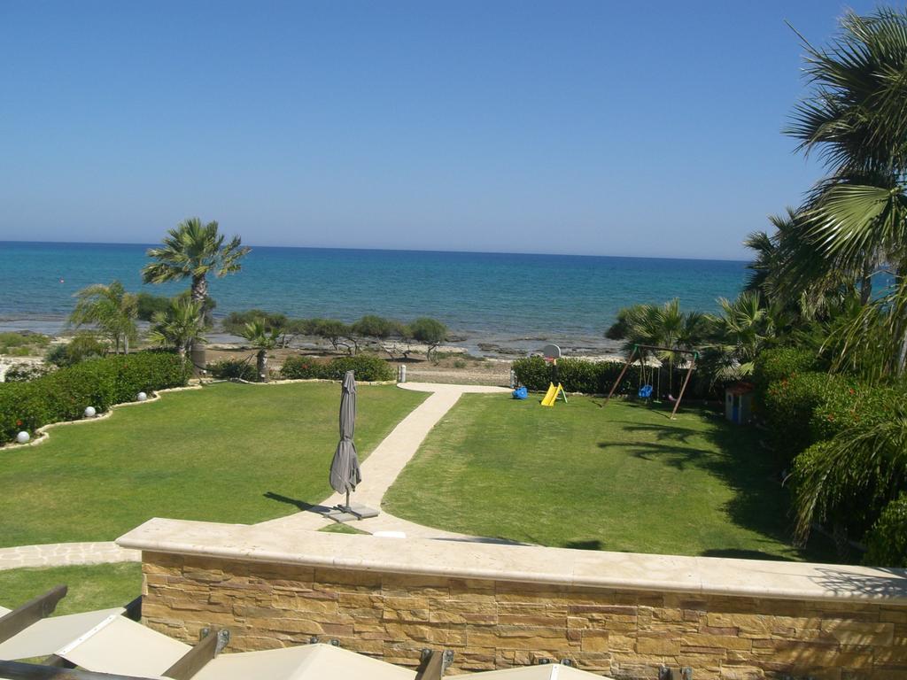 Ionion Beachfront Villa Ayia Napa Room photo